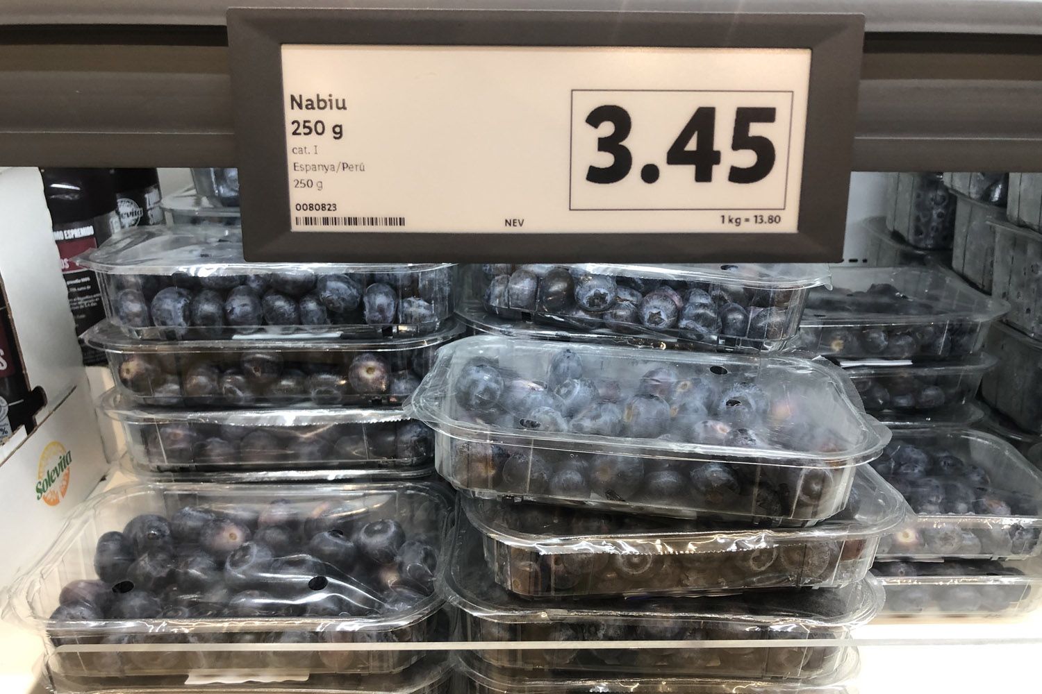 Os mirtilos do Peru que o Lidl embala em Huelva / TEO CAMINO