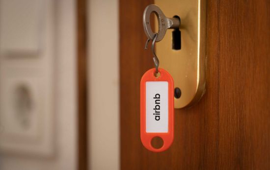 Una llave para entrar en un piso turístico ofrecido por Airbnb / Friso Gentsch - EP Una llave para entrar en un piso turístico ofrecido por Airbnb / Friso Gentsch - EP