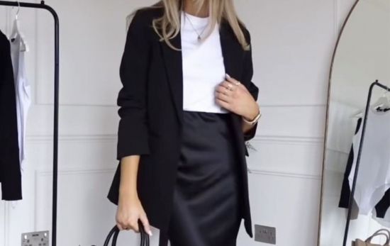 Idea de estilo: usa tu falda satinada con blazer en el mismo tono/ IG @alexxcoll Idea de estilo: usa tu falda satinada con blazer en el mismo tono/ IG @alexxcoll