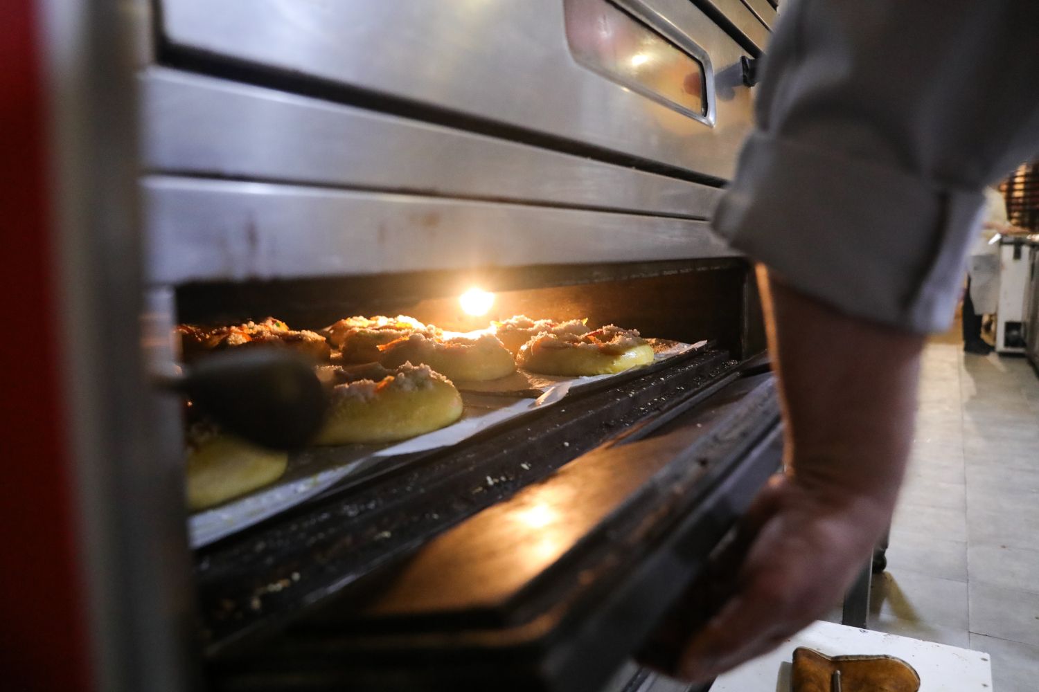 Un horno con pasteles a altas temperaturas / Jesús Hellín - EP