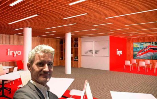 El responsable de relación con el cliente de Iryo, Raúl Madariaga, y unas oficinas de la compañía / CG