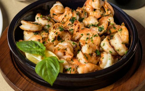 Plato de gambas al ajillo/ PEXELS Plato de gambas al ajillo/ PEXELS