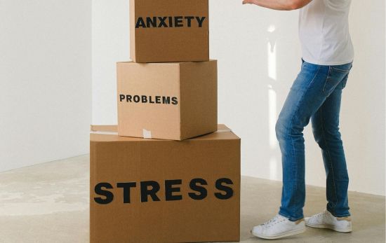 Imagen metafórica de una persona gestionando sus problemas / PEXELS Imagen metafórica de una persona gestionando sus problemas / PEXELS
