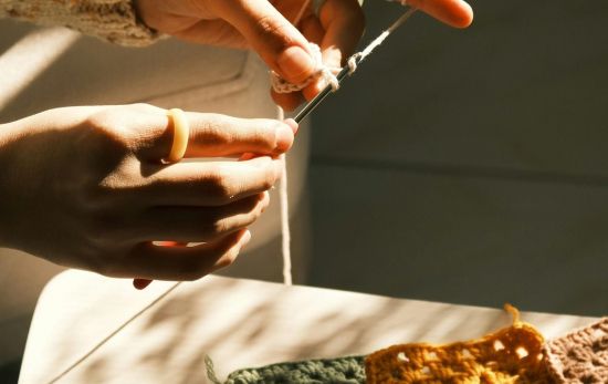 Hacer manualidades es un modo de poner en práctica el 'puttering'/ PEXELS Hacer manualidades es un modo de poner en práctica el 'puttering'/ PEXELS