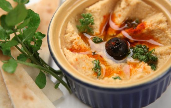 Hummus / PEXELS