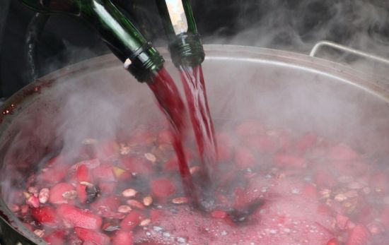 Un guiso elaborado a base de vino tinto/ PEXELS
