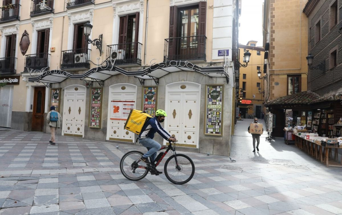 Un 'rider' de Glovo por las calles de Madrid / EP