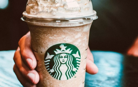 Un café con nata del Starbucks/ PEXELS Un café con nata del Starbucks/ PEXELS