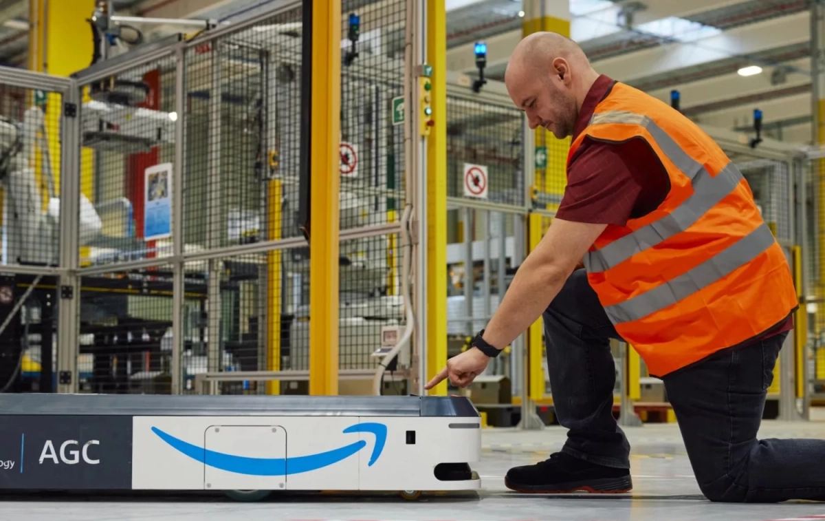 Un trabajador de Amazon / AMAZON Un trabajador de Amazon / AMAZON