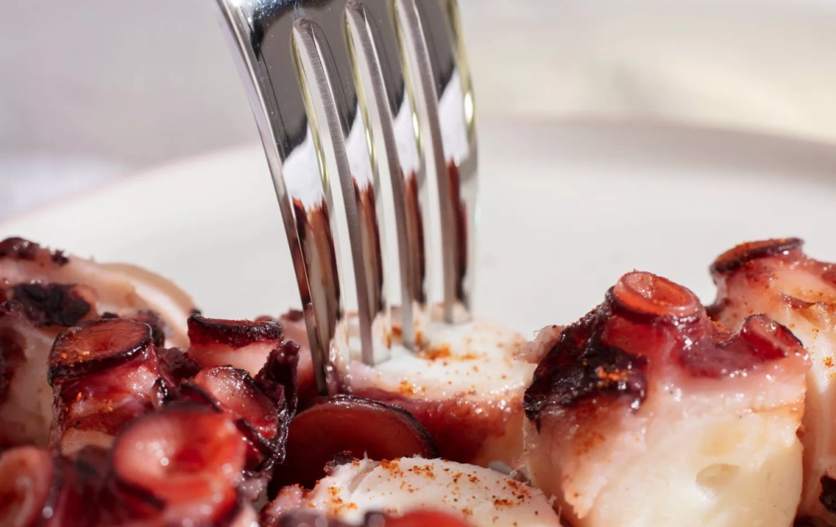 Un tenedor pincha un taco de pulpo / FREEPIK Un tenedor pincha un taco de pulpo / FREEPIK