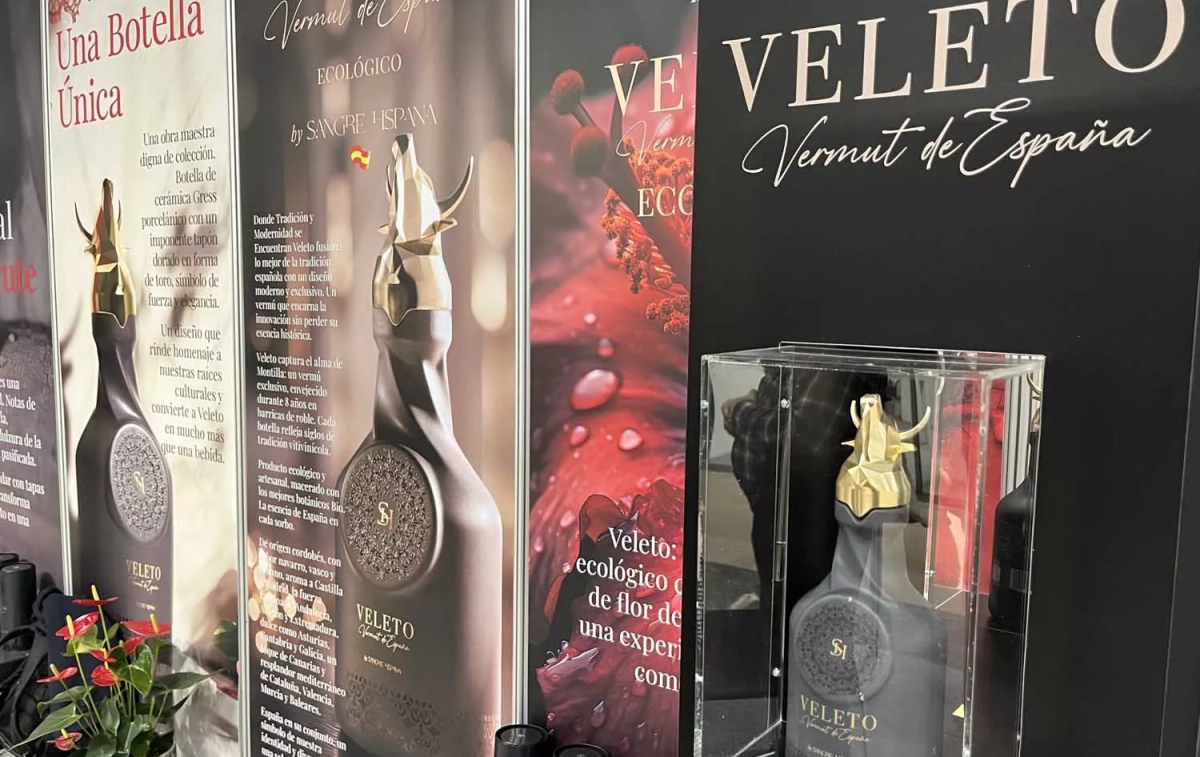 El vermut Veleto con su tapón dorado con forma de toro / TC El vermut Veleto con su tapón dorado con forma de toro / TC