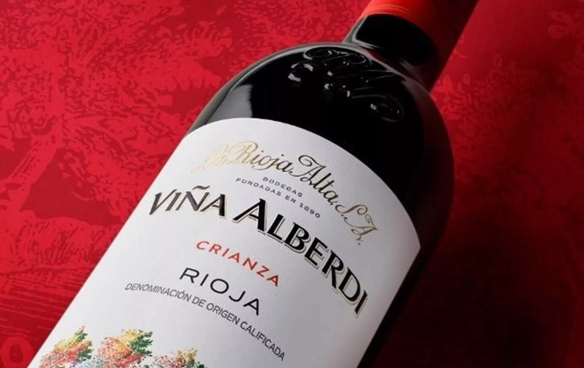 Una botella de Viña Alberdi / RIOJA ALTA Una botella de Viña Alberdi / RIOJA ALTA
