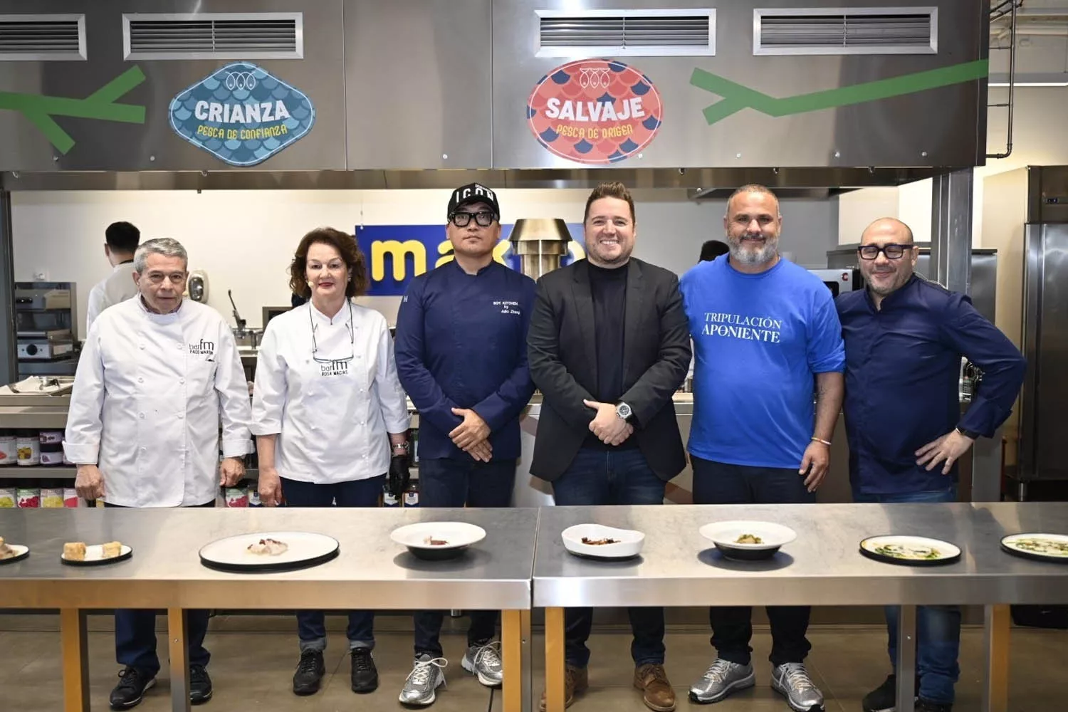 Makro y el chef Angel León presentan los dos sellos para productos frescos de pescadería / MAKRO