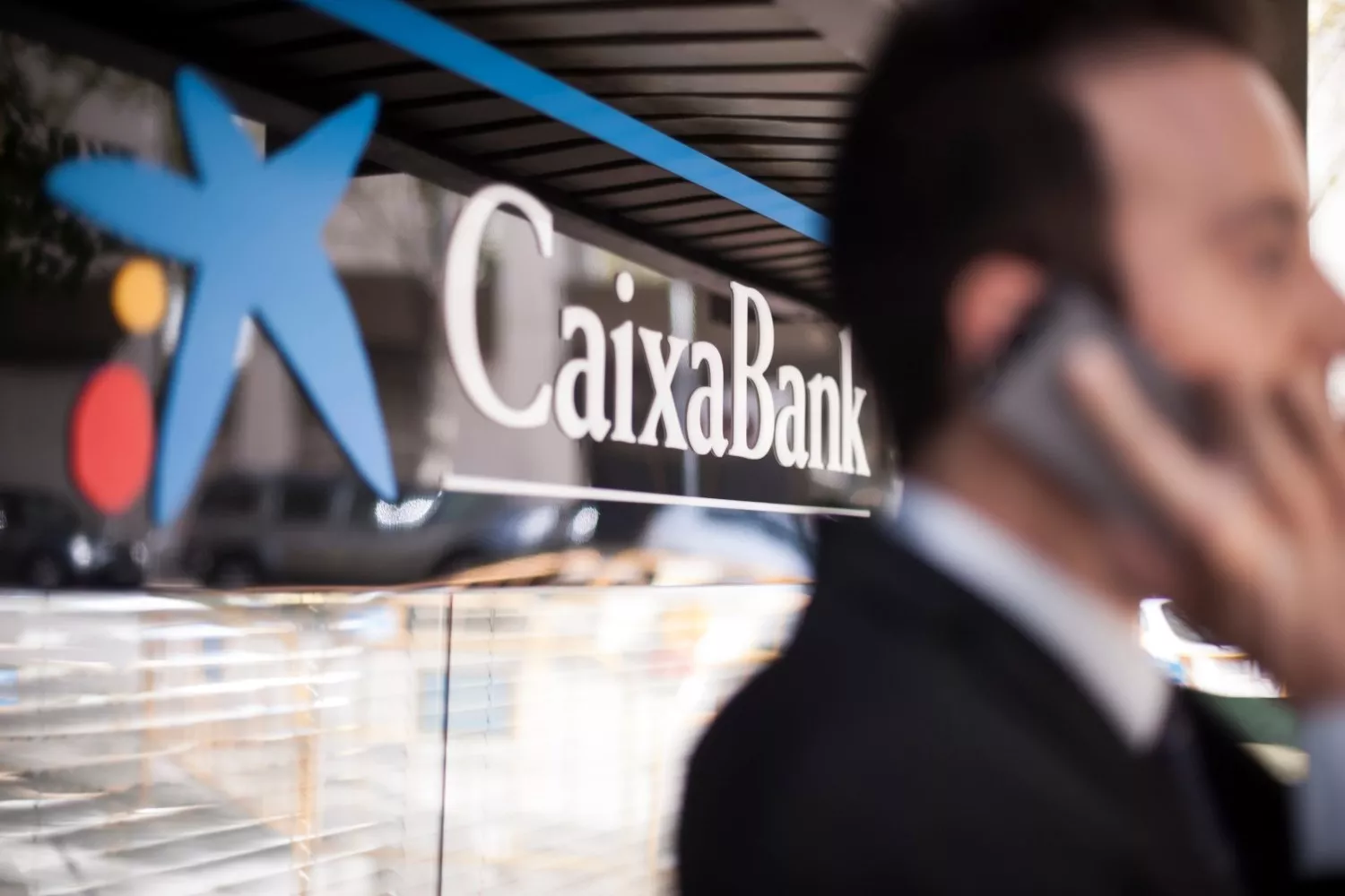 Un estafador se hace pasar por Caixabank en una llamada   EP