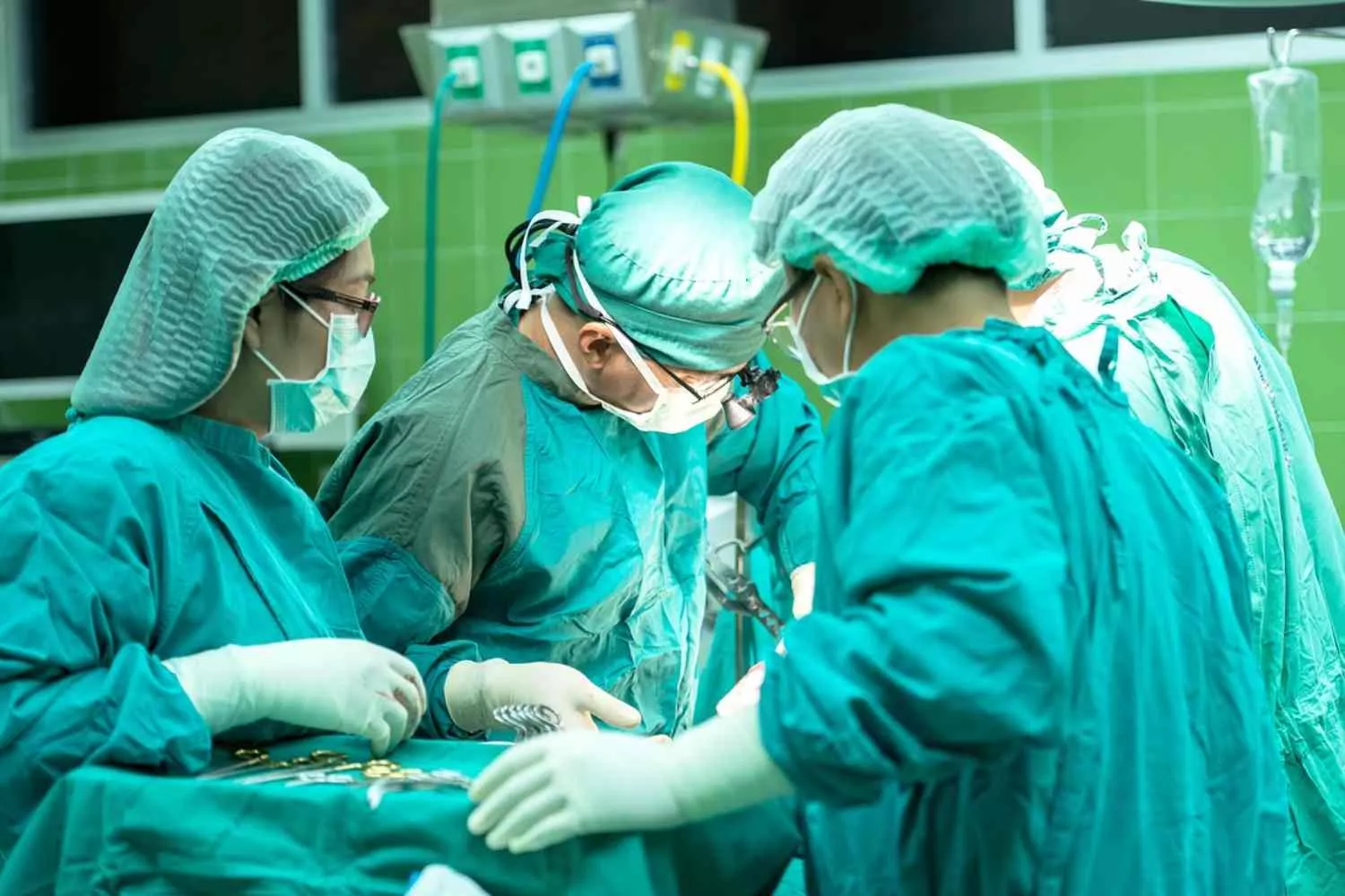 Sanitarios durante una operacion quirúrgica / PIXABAY Sanitarios durante una operacion quirúrgica / PIXABAY