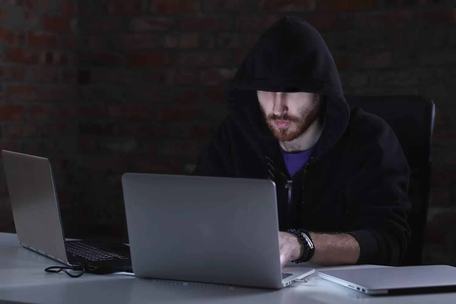Un ciberdelincuente orquesta una estafa online / FREEPIK - Racool_studio Un ciberdelincuente orquesta una estafa online / FREEPIK - Racool_studio