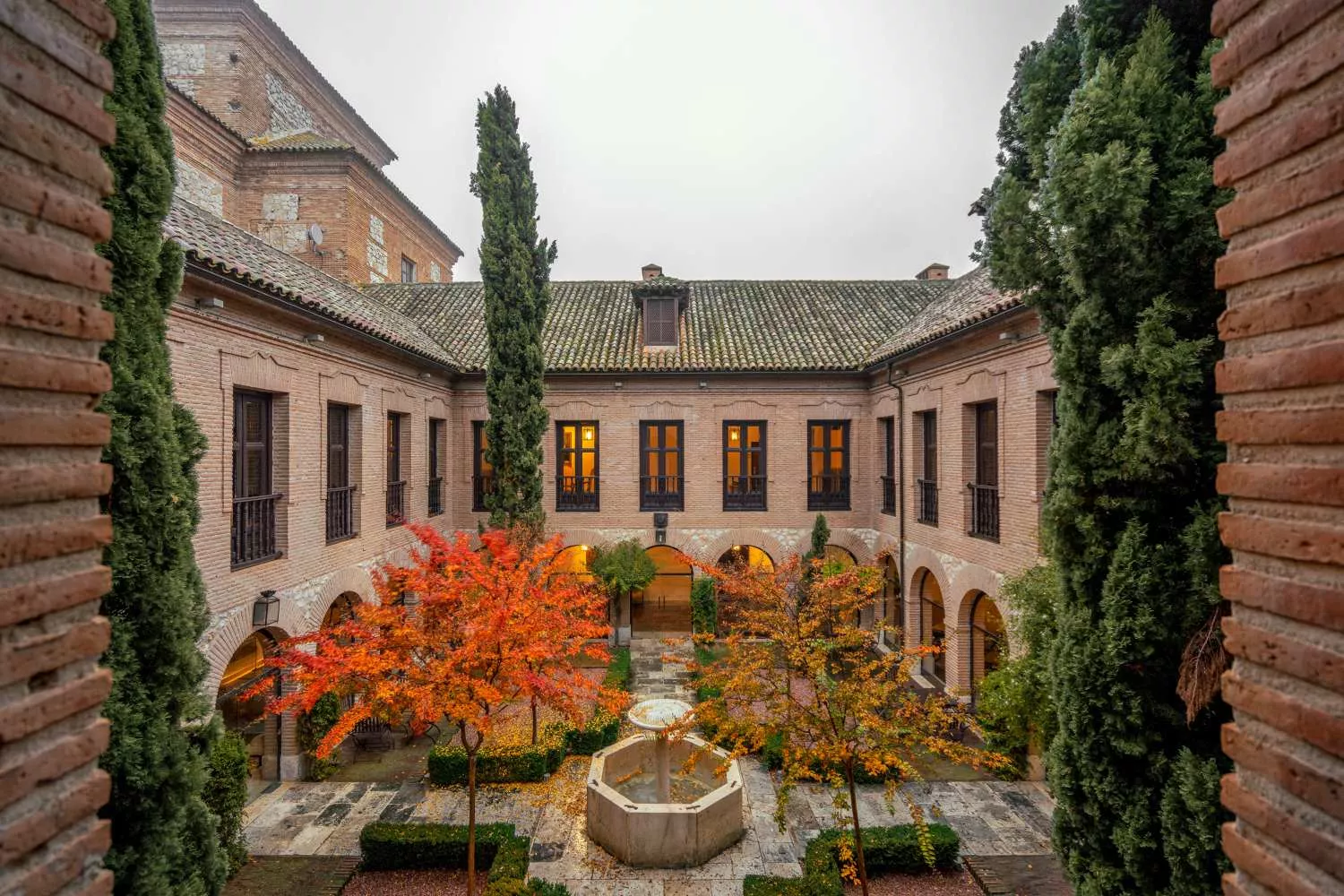 Parador de Chinchón / PARADOR DE CHINCHÓN Parador de Chinchón / PARADOR DE CHINCHÓN