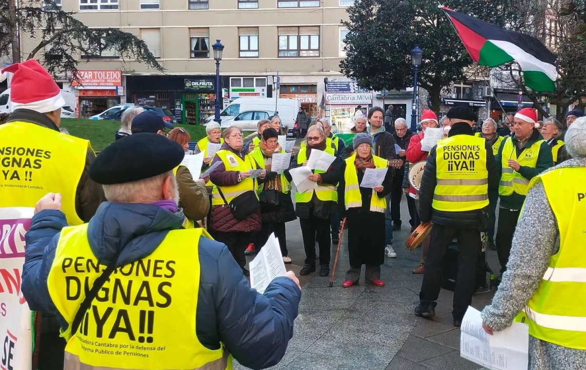 Varios pensionistas se manifiestan en Santander el pasado mes de diciembre / EUROPA PRESS Varios pensionistas se manifiestan en Santander el pasado mes de diciembre / EUROPA PRESS