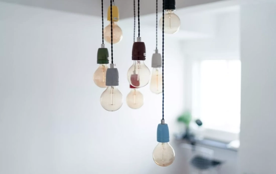 Bombillas que dan luz / UNSPLASH