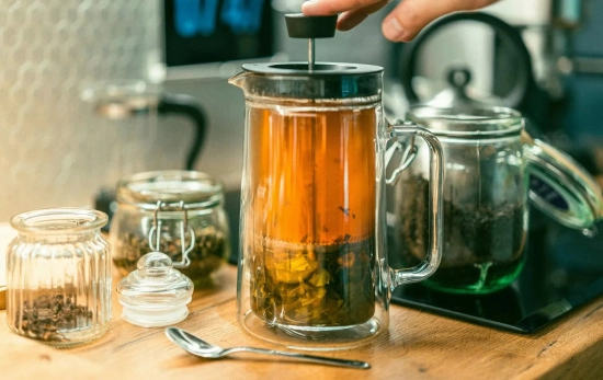 Té verde infusionando/ PEXELS Té verde infusionando/ PEXELS