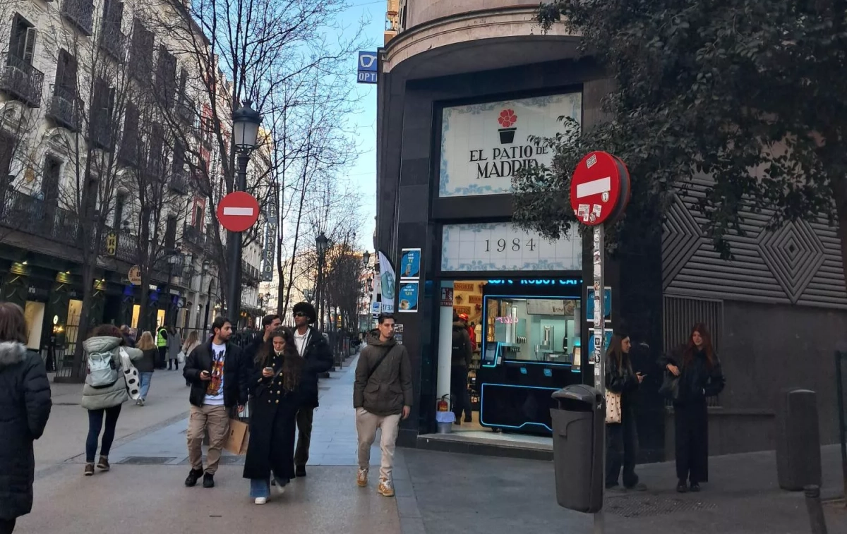 Vista de la calle Arenal, donde se ubica este 'corner' de café / CONSUMIDOR GLOBAL - JUANMA DEL OLMO Vista de la calle Arenal, donde se ubica este 'corner' de café / CONSUMIDOR GLOBAL - JUANMA DEL OLMO