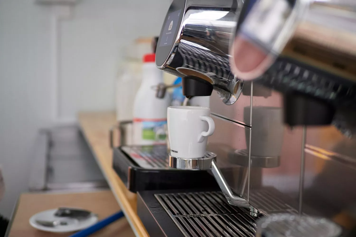 Una máquina de café en un bar para quitar el sueño / Eduardo Sanz - EP