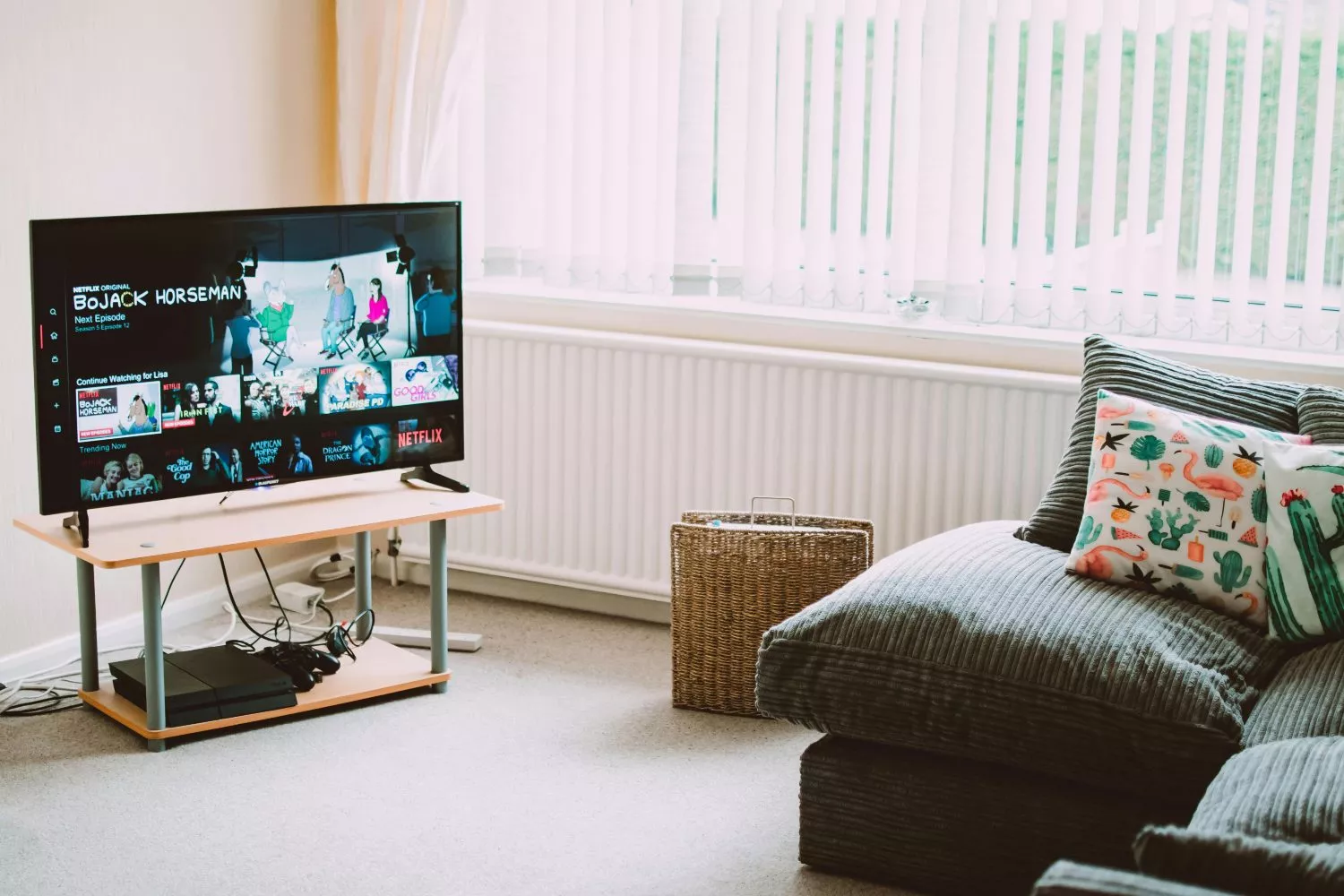 Una televisión en una casa   PEXELS