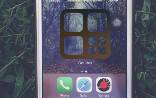 Así se muestra el cajón de 'apps' oculto de tu iOS/ Montaje CG Así se muestra el cajón de 'apps' oculto de tu iOS/ Montaje CG