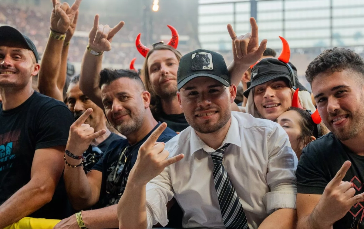 Fans de AC/DC durante un concierto en Sevilla / EUROPA PRESS - FRANCISCO J.OLMO