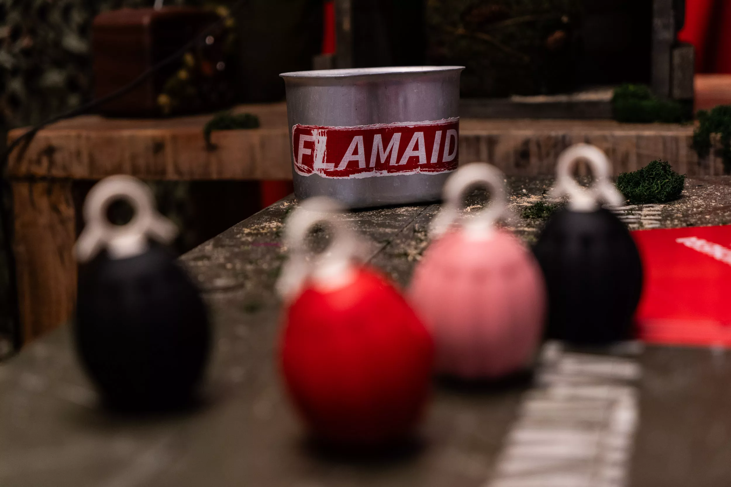 Una "granadas pacíficas" de FlamAid / GALA ESPÍN