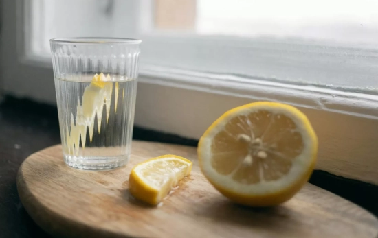 Agua con limón / PEXELS Agua con limón / PEXELS