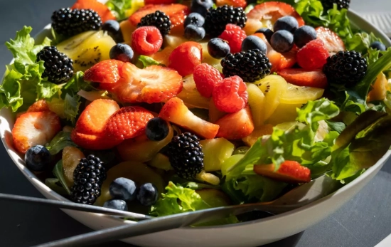 Ensalada con kiwi y fresas/ PEXELS Ensalada con kiwi y fresas/ PEXELS