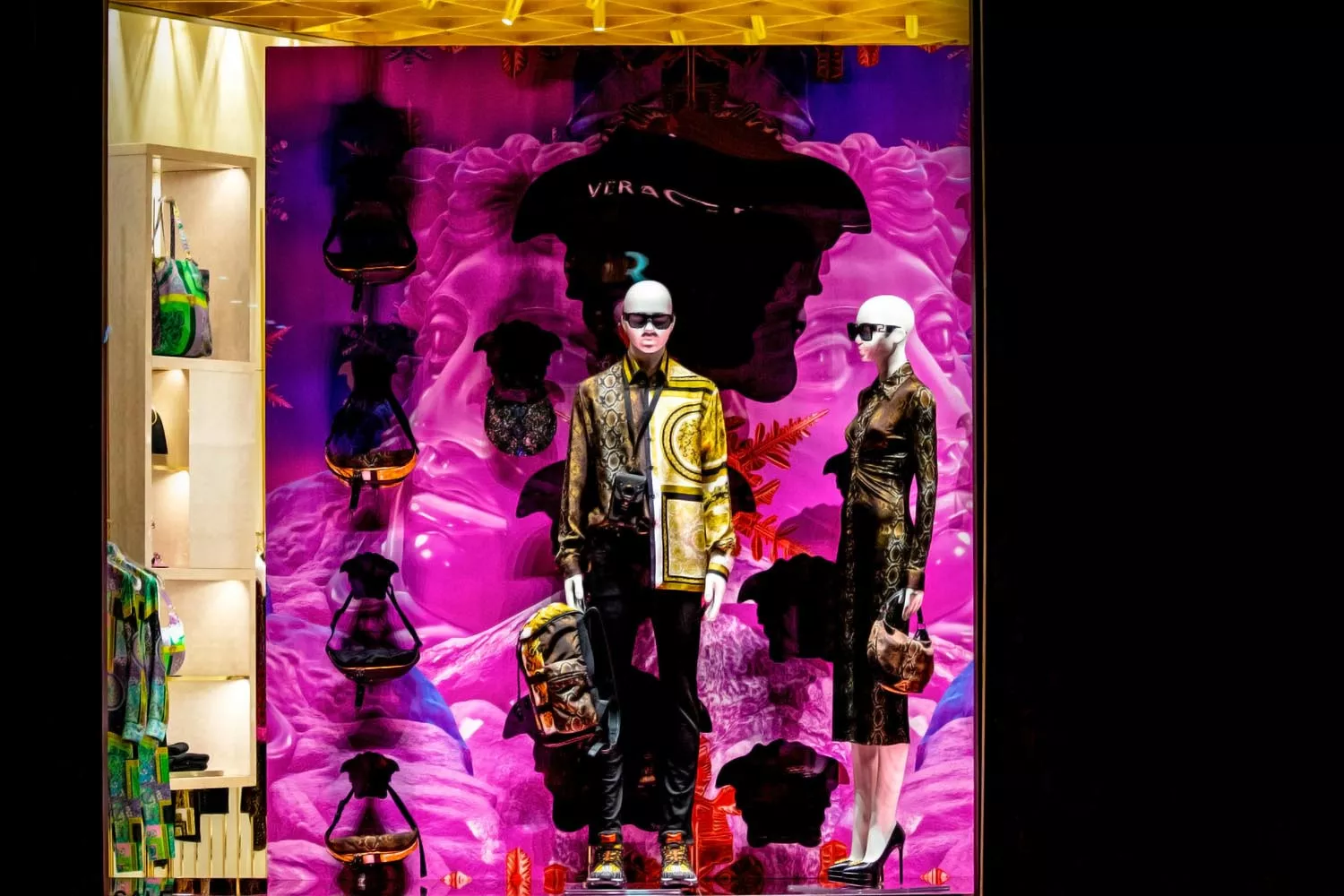 Un escaparate de la marca de moda Versace / OMID MOSTAFAVI - PEXELS