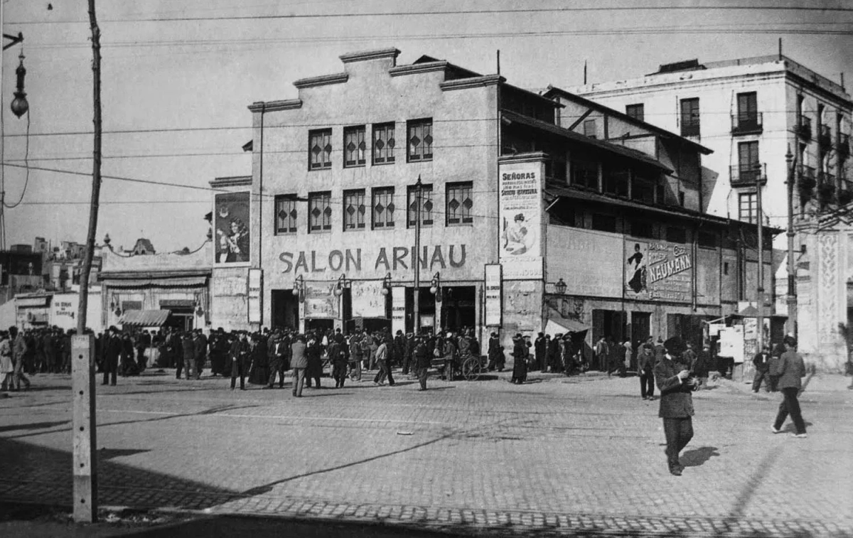 Una fotografía antigua del Teatre Arnau / ARCHIVO Una fotografía antigua del Teatre Arnau / ARCHIVO