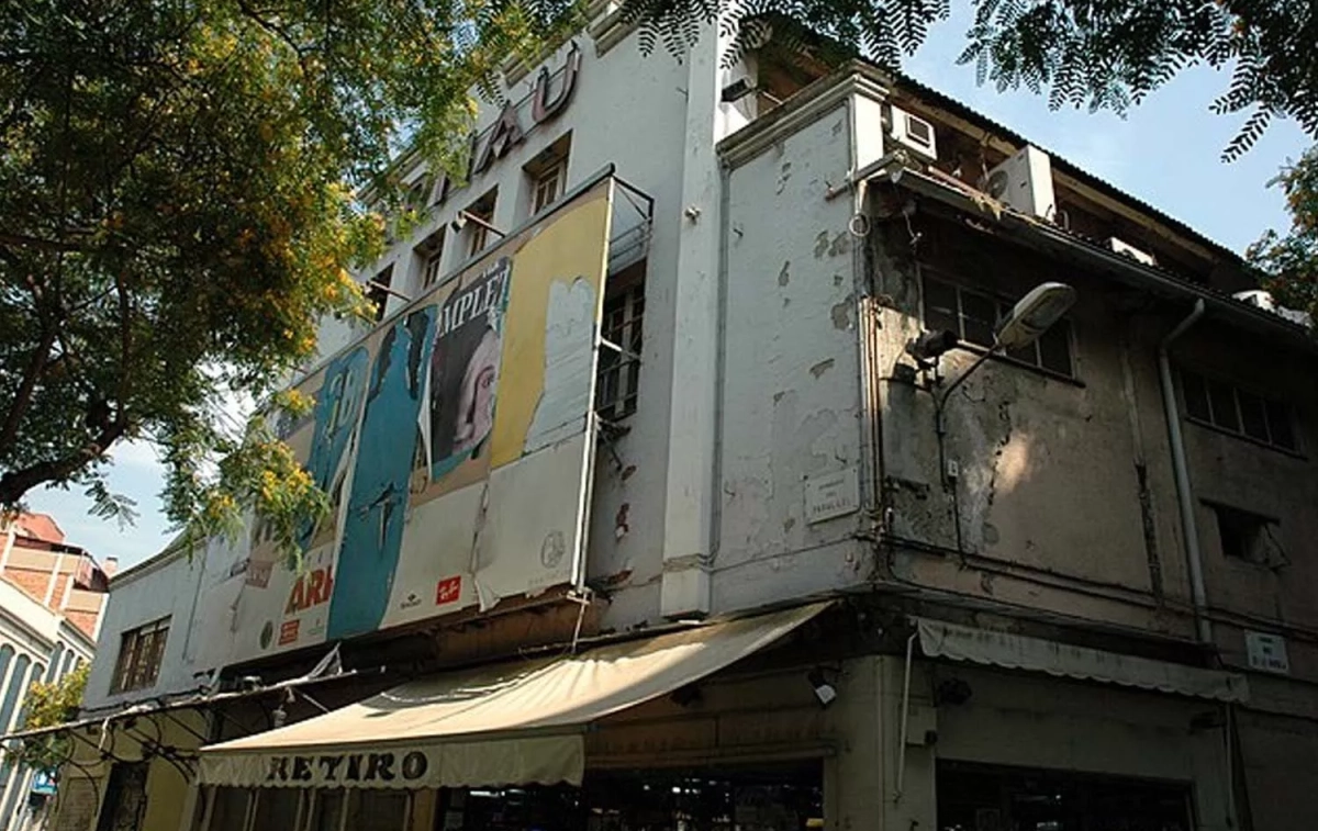La fachada del antiguo Teatre Arnau de Barcelona / VIQUIPÈDIA
