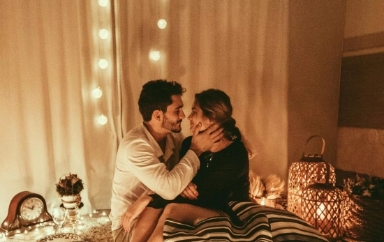 Una pareja de cita romántica/ PEXELS