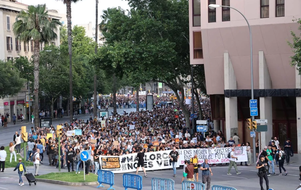 Una manifestación contra la masificación turística y por la vivienda digna en Palma de Mallorca / EUROPA PRESS - ISAACC BUJ Una manifestación contra la masificación turística y por la vivienda digna en Palma de Mallorca / EUROPA PRESS - ISAACC BUJ