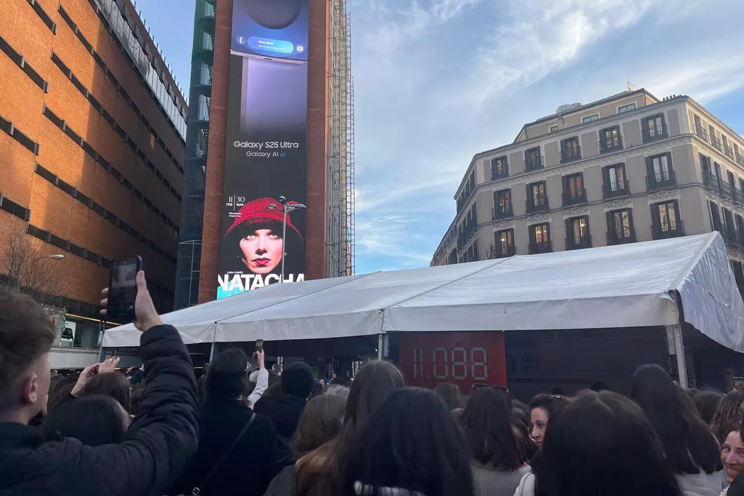 Una cola multitudinaria en plaza de Callao, Madrid, para la firma de libros de Eloy Moreno este sábado 8 de febrero / REDES SOCIALES Una cola multitudinaria en plaza de Callao, Madrid, para la firma de libros de Eloy Moreno este sábado 8 de febrero / REDES SOCIALES