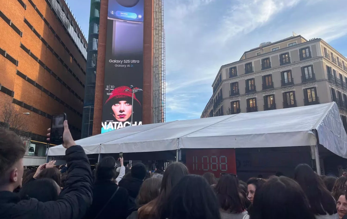 Una cola multitudinaria en plaza de Callao, Madrid, para la firma de libros de Eloy Moreno este sábado 8 de febrero / REDES SOCIALES Una cola multitudinaria en plaza de Callao, Madrid, para la firma de libros de Eloy Moreno este sábado 8 de febrero / REDES SOCIALES