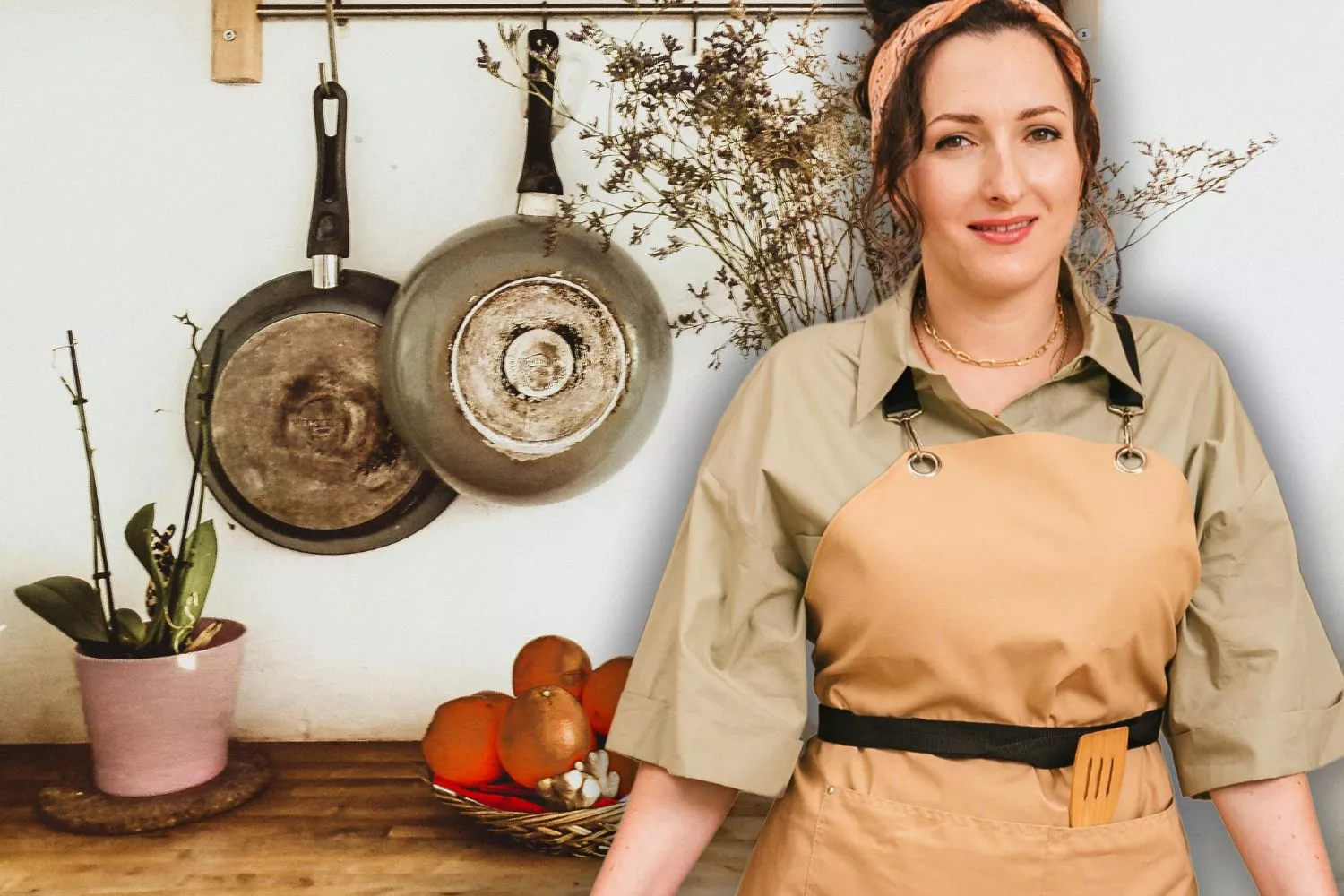 Una mujer que conoce el secreto para dejar el horno y las sartenes impecables/ Montaje CG
