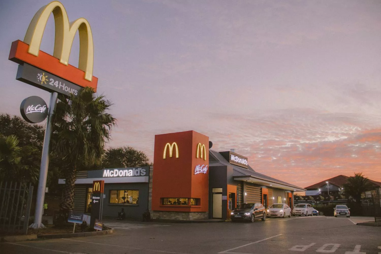 Um restaurante McDonald's / UNSPLASH
