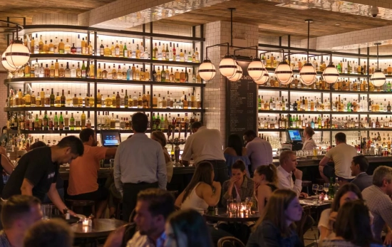 Un restaurante lleno de personas / PEXELS Un restaurante lleno de personas / PEXELS