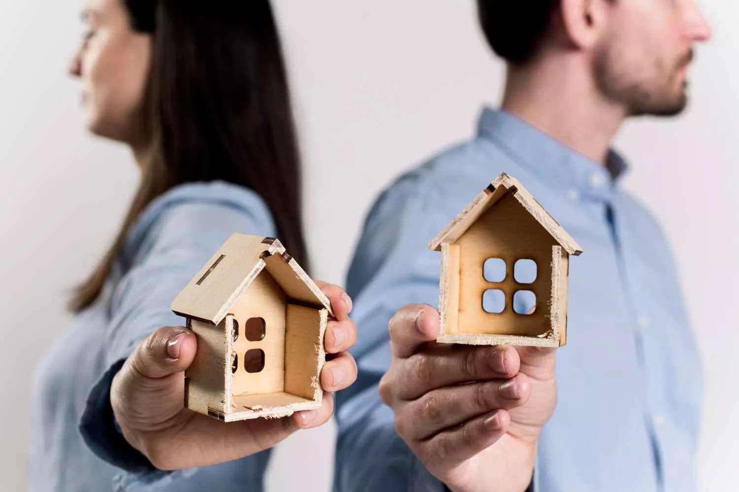Una pareja que busca una vivienda que no sea una caja de zapatos / FREEPIK