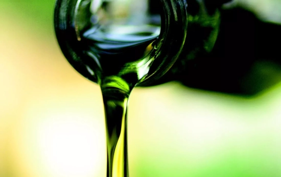 Una botella de aceite de oliva / PIXABAY Una botella de aceite de oliva / PIXABAY