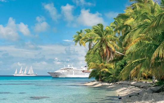 Un barco de vela y un crucero por el Caribe / UN MUNDO DE CRUCEROS Un barco de vela y un crucero por el Caribe / UN MUNDO DE CRUCEROS