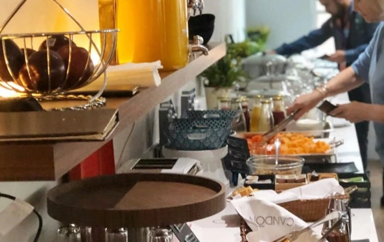 Un buffet libre de un hotel/ PEXELS Un buffet libre de un hotel/ PEXELS