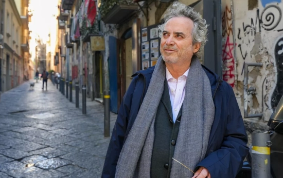 El escritor Ildefonso Falcones en una calle de Nápoles / PENGUIN RANDOM HOUSE