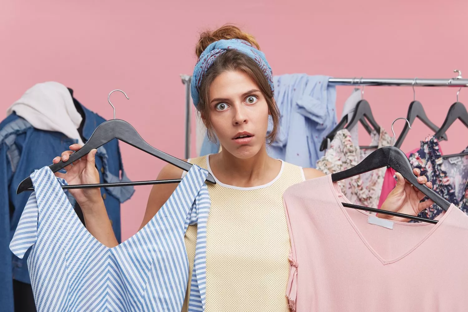 Una consumidora frustrada con las prendas de Anna Barcelona / FREEPIK -  wayhomestudio