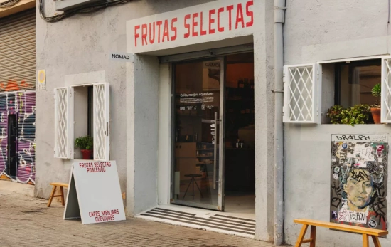 La entrada de la cafetería Frutas Selectas / NFS