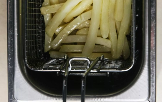 Patatas en la freidora/ PEXELS Patatas en la freidora/ PEXELS